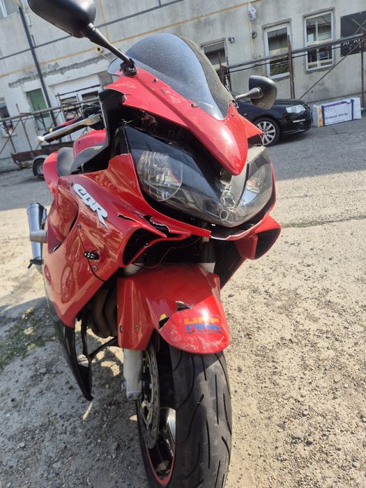 Honda cbrf4i 600 avariată