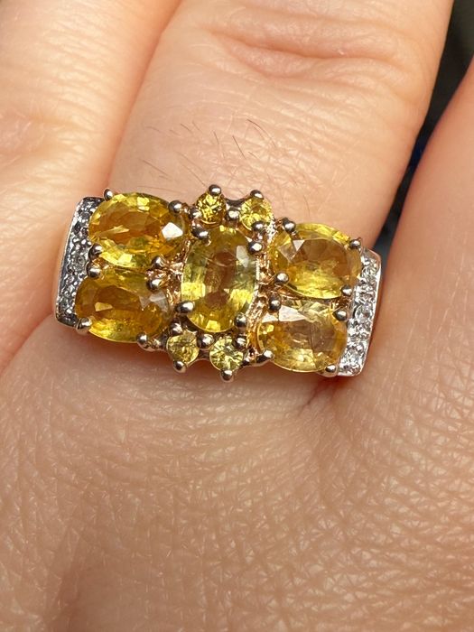 Inel din aur de 9k cu diamante naturale si safire galbene