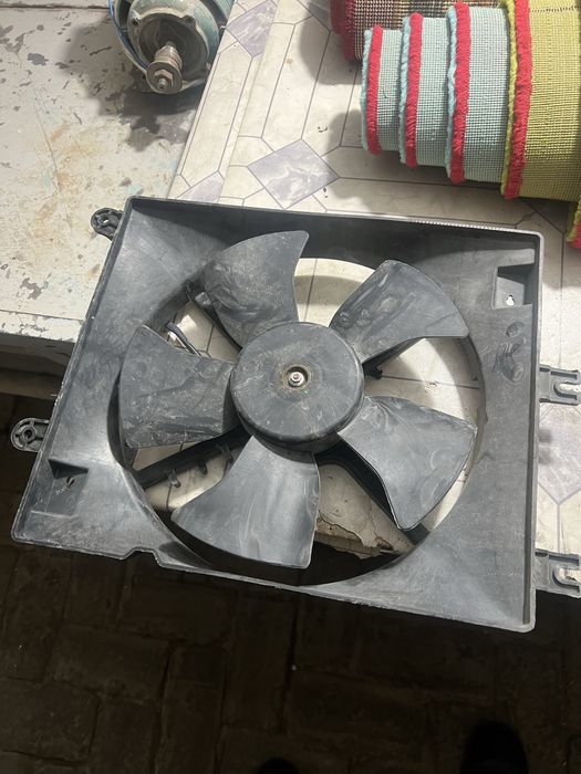 Vintilator sotiladi jentira kandisaner  ishlaedi