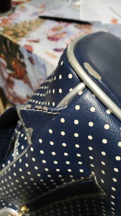 Продавам дамска раничка