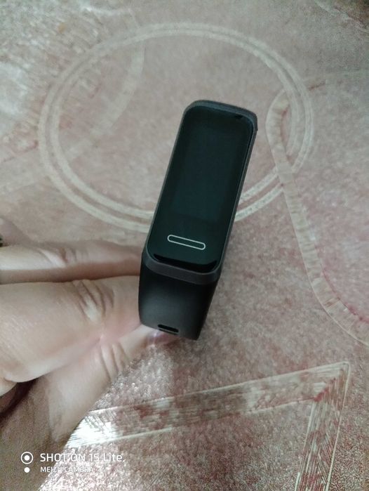 Фитнес гривна HUAWEI Band 4-нова