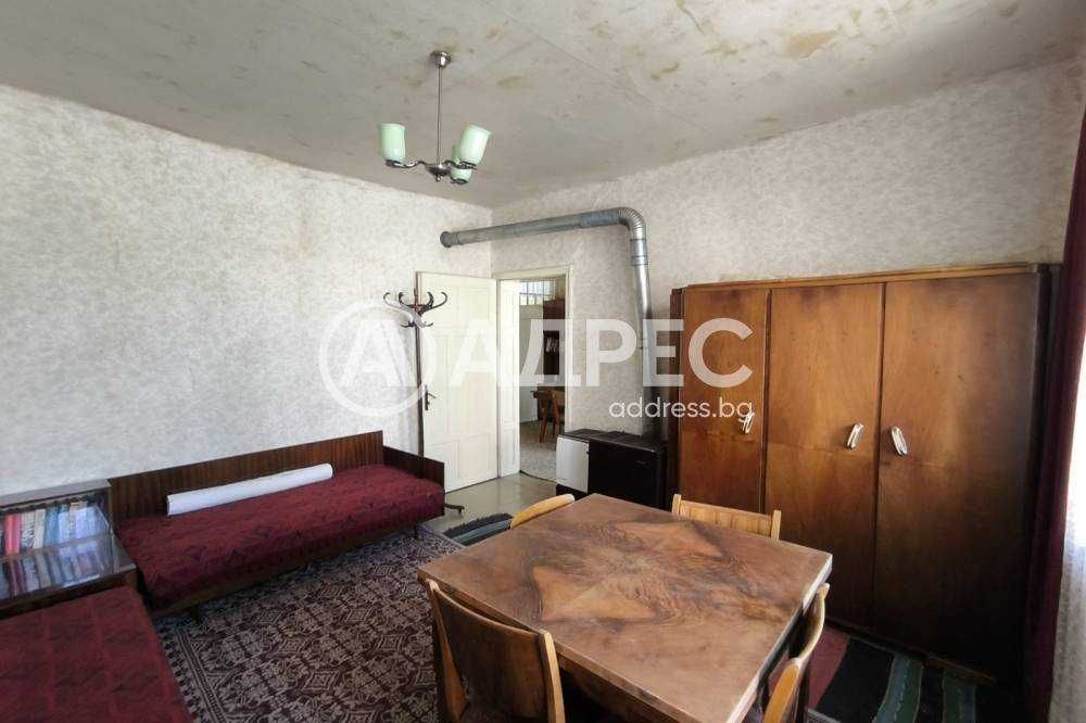 Продава се къща в кв. "Варош"