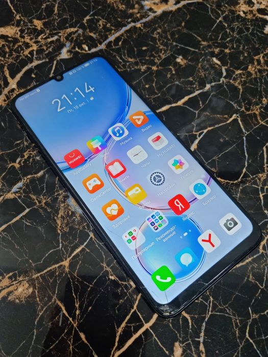 Продаю телефон Huawei Nova Y 70, память 4/64 Гб, в хорошем состоянии!
