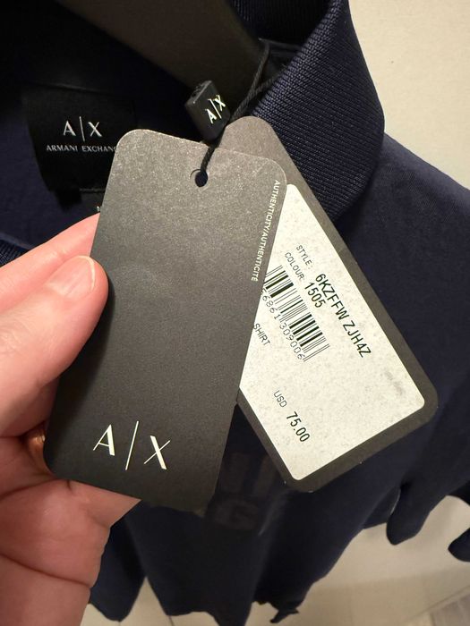 Vând tricou Armani Exchange, NOU și ORIGINAL, adus din SUA, mărimea M