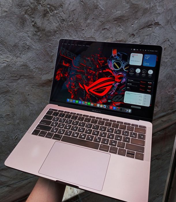 Apple в отличном MacBook PRO мах.