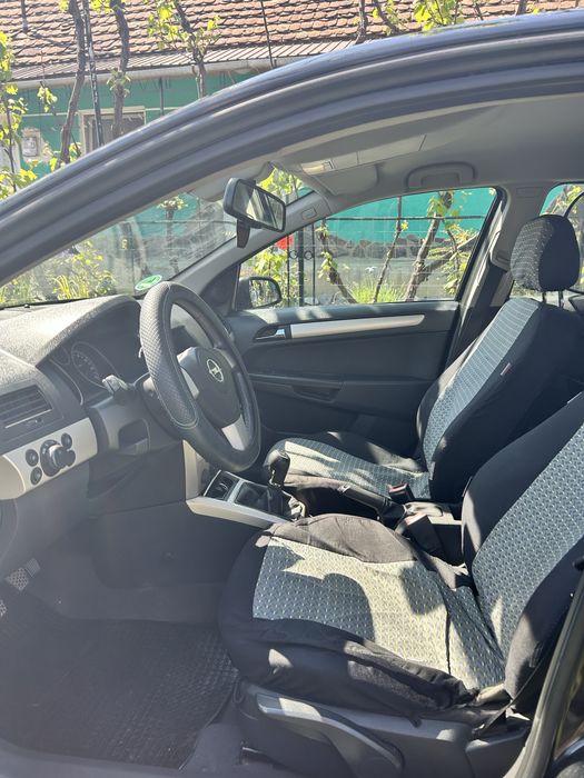 Opel Astra H 1.6 benzinǎ