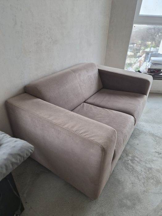 Двуместен диван .