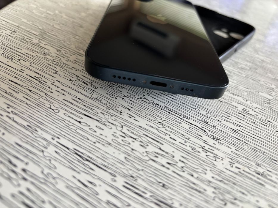 Продавам iphone 13