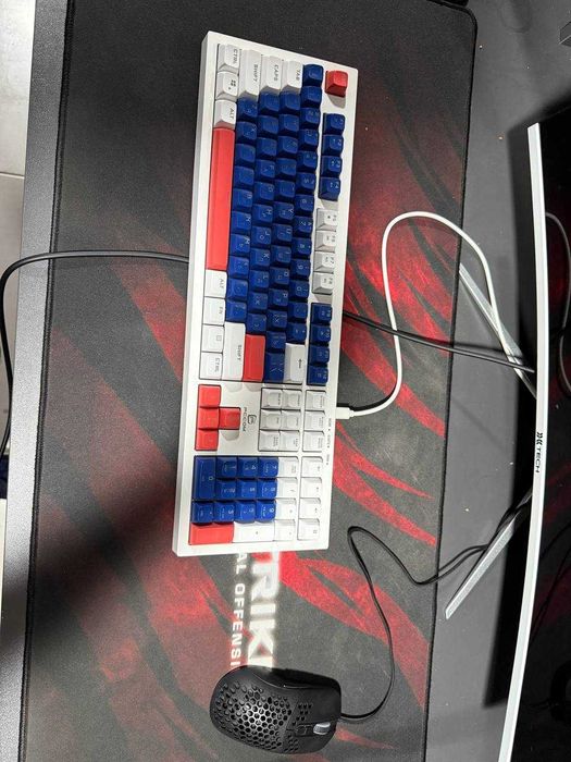 Комьютерный клуб. Комьпютеры полный комплект