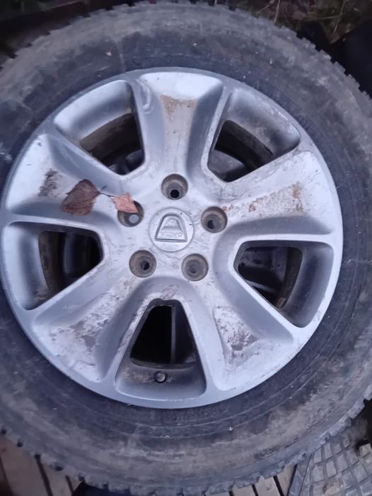 Jante 16” anvelope iarna 215 65 16 dacia duster pretul este / bucata