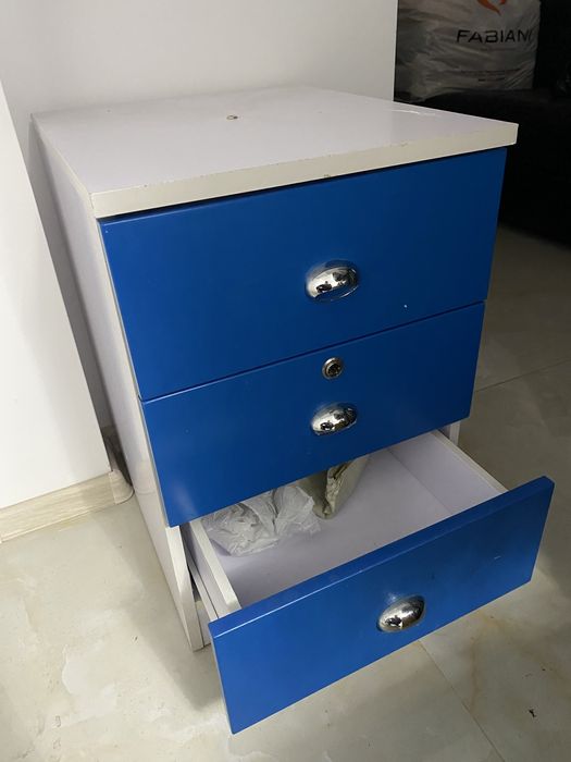 шкаф със витрина от естествено дърво ношно шкафче за спалня 2 бр