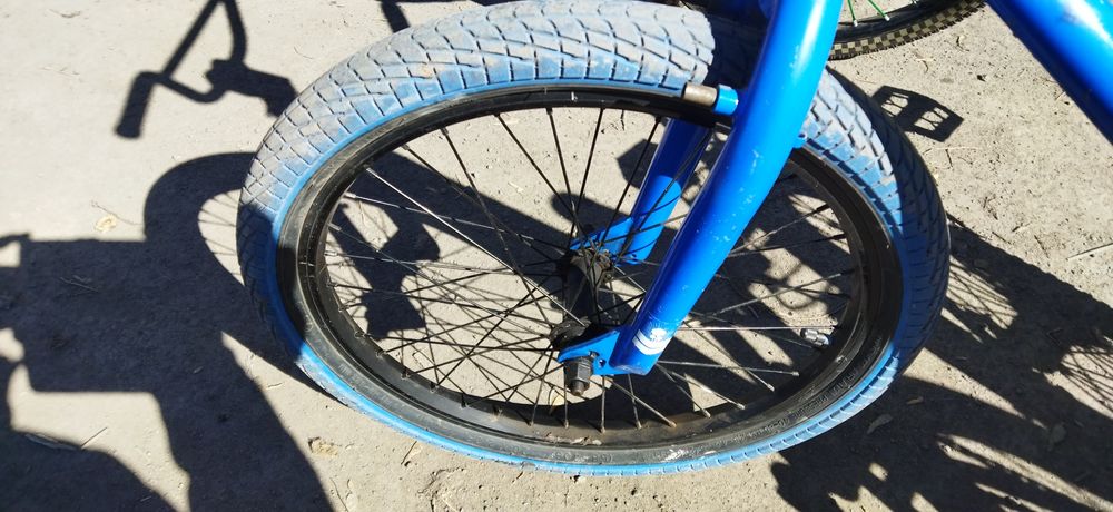 Продаю  велосипед трюковый BMX  HARO