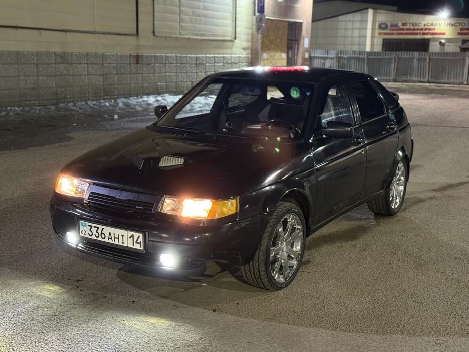 Автомобиль ВАЗ 2112