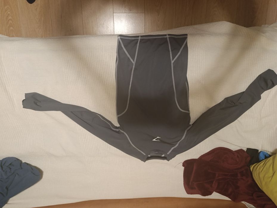 Gymshark Компрешън тениска с дълъг ръкав. Сив