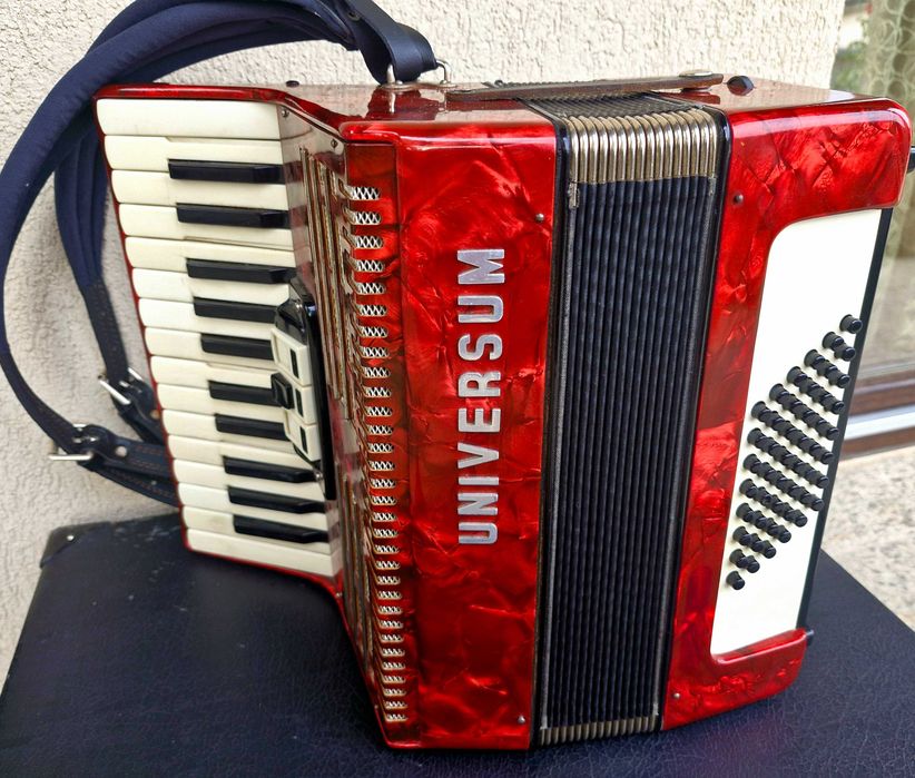 Acordeon 48 basi Universum
