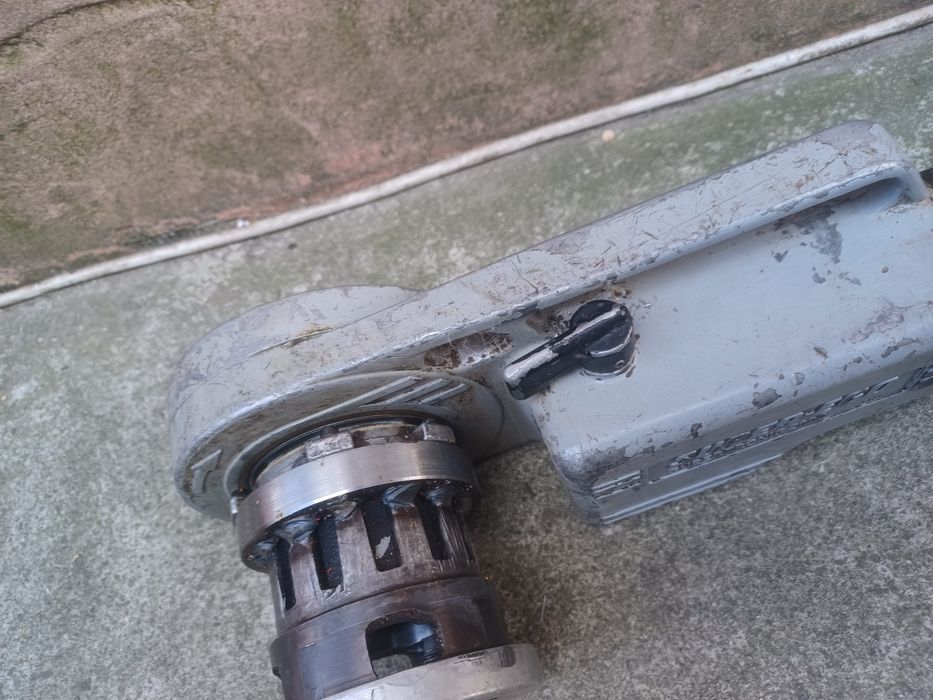 filieră electrică portabilă (clupă de filetat), modelul Super-Ego Supertronic 2000 (un brand din grupul Rothenberger).