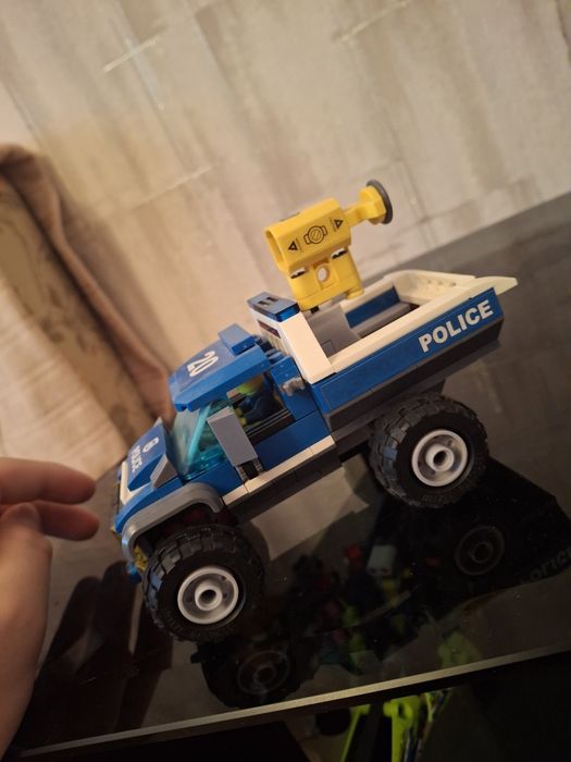 Полицейская машина из лего