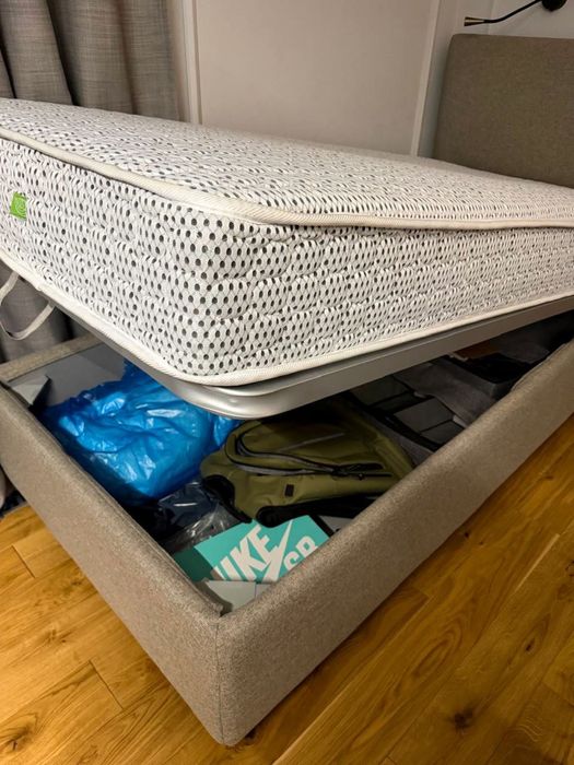 Кровать с матрасом