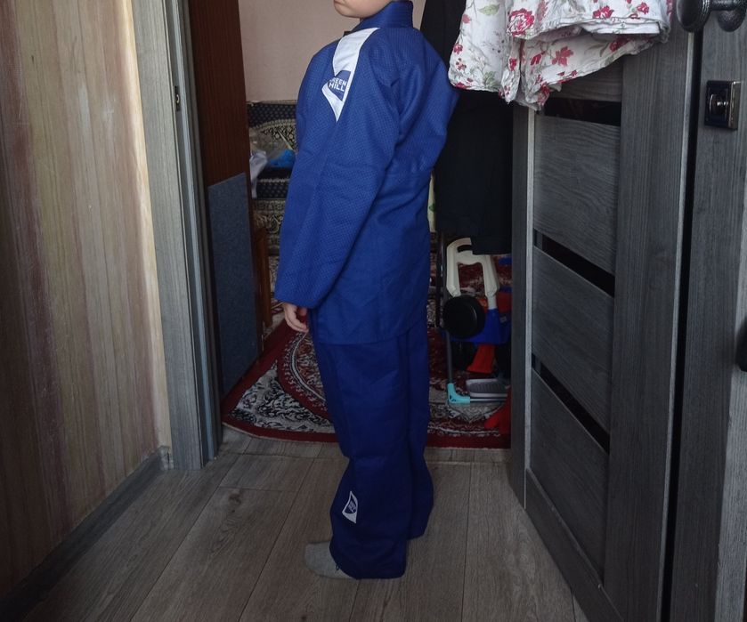 Продам форму( дзюдо) 10000тыс.