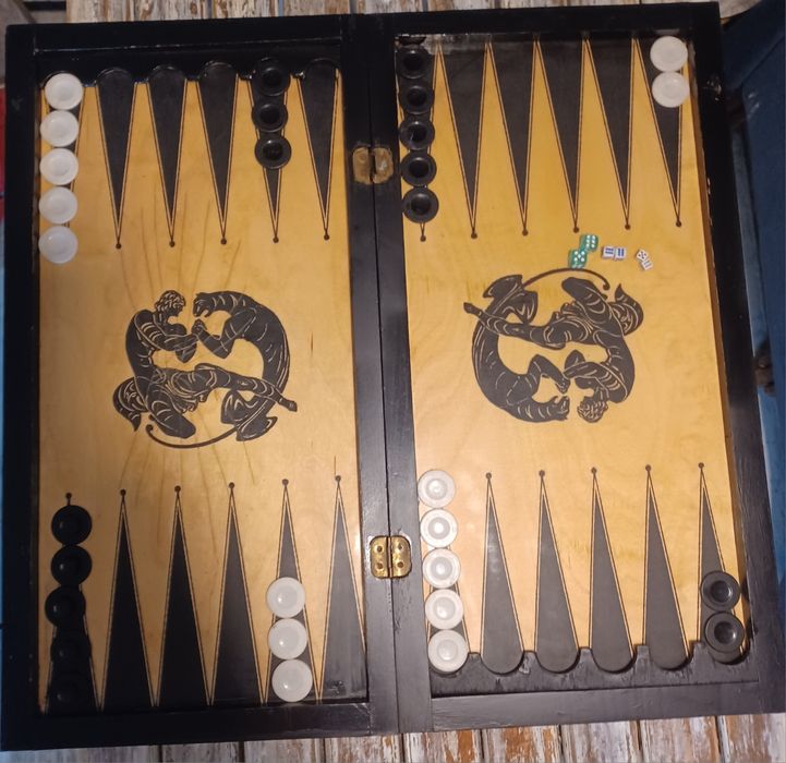 Табла и шах за игра дървена туристическа фигури за шах кокални зарчета