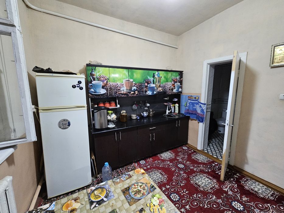 Гурлан тумани марказида 650 м.кв. ховли жой сотилади.