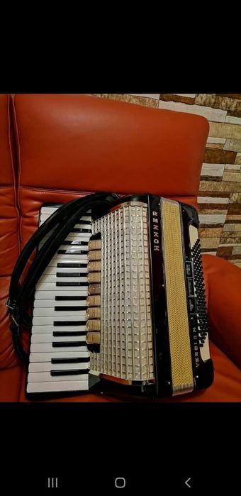 vând acordeon Hohner verdi 2-M