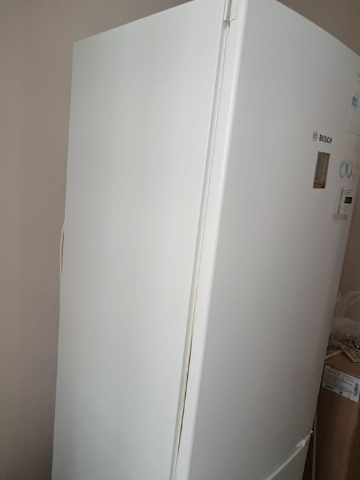 Холодильник продаю бу