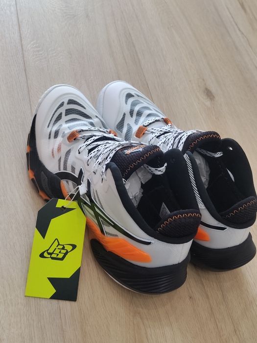 Новая волейбольная обувь Asics Metarise