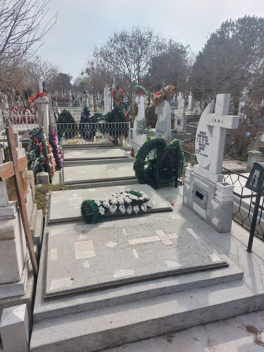 Locuri  de veci la sf constanin din Braila ,