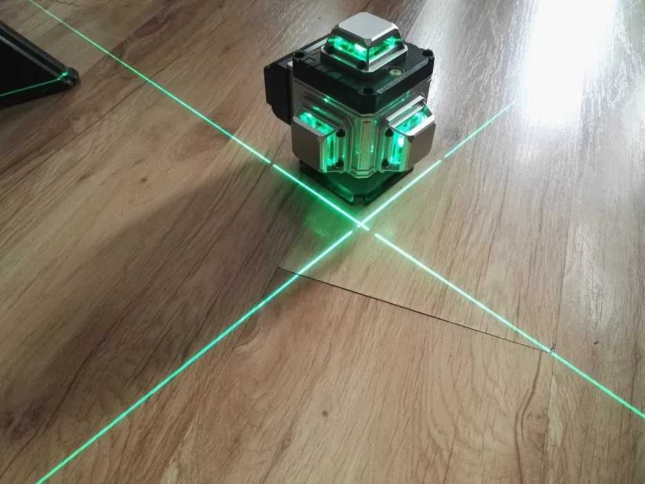 Лазерен нивелир 16 линии + 2 батерии, дистанционно, трипод 1м, IP54