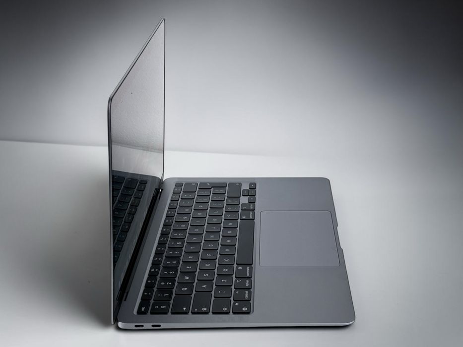 Apple MacBook Air 13 inch M1 8RAM 256GB Space Gray Отличен! Гаранция!