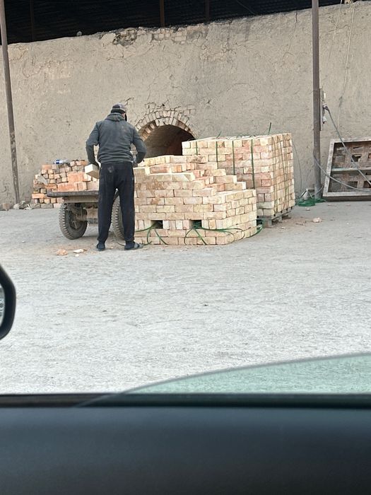 Пишган гишт биринчи ва иккинчи суртларда