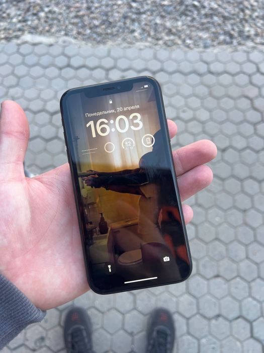 Продам Iphone XR
