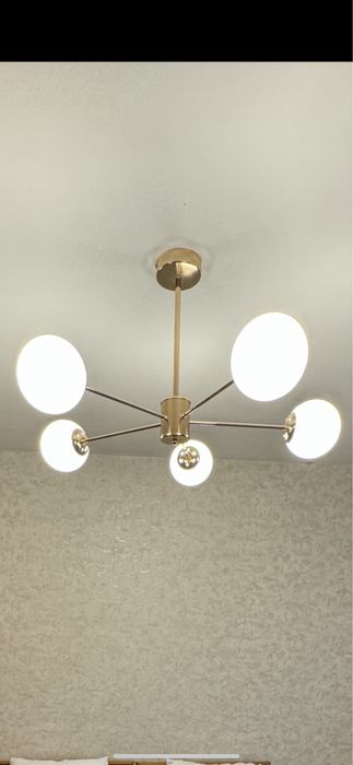 Продам светильник с галогенновыми лампочками