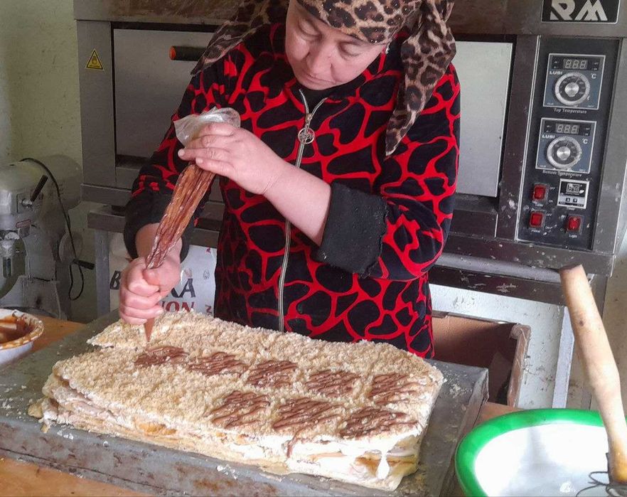 Mazali shirinliklar, tortlar.