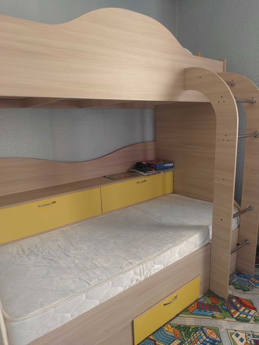 Продам двухъярусную кровать
