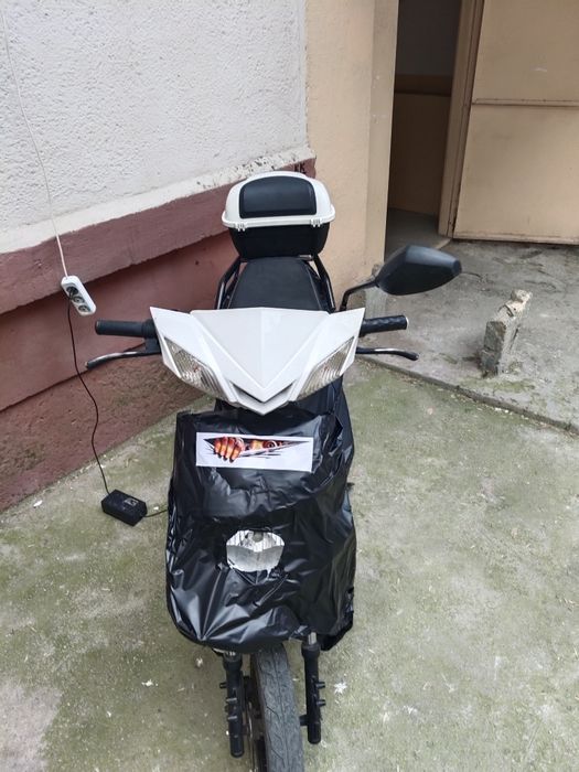 Продаётся скутер grand электрический нормально работает всё