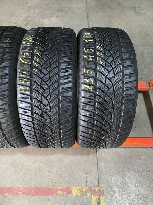 Anvelope iarna 235/45/18 Goodyear Ultra Grip Performance 235 45 18 R18
