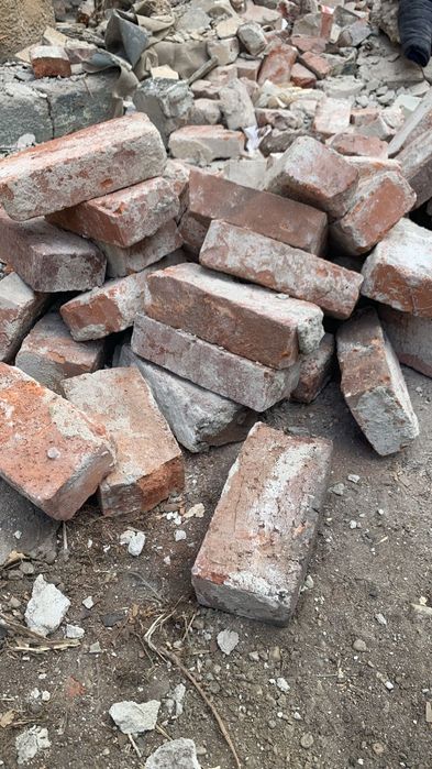 Caramida veche de presa rezultata din demolari