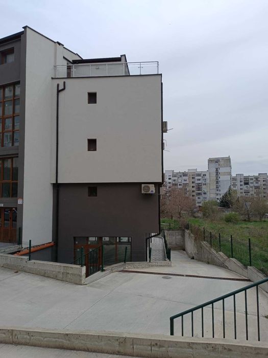 Продава се Тристаен апартамент в Варна, Възраждане 1 - 137 кв.м за 1204 €/кв.м - Снимка #9