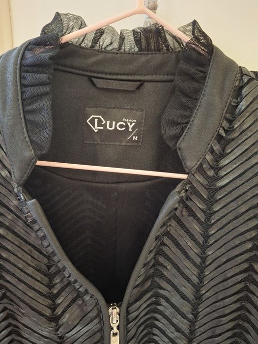 Дамско сако на Lucy