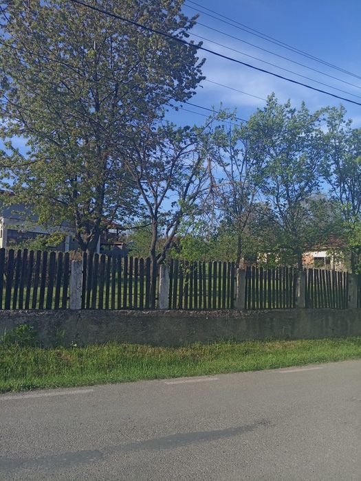 Vand teren parcelabil cu construcții si utilități