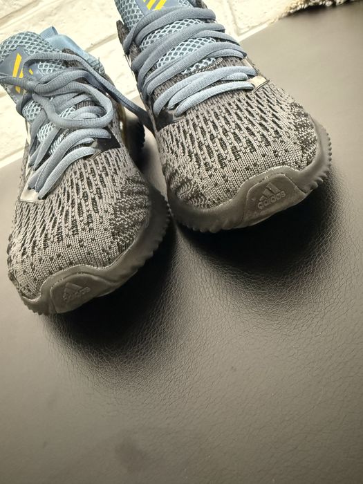 Продам кроссовки adidas