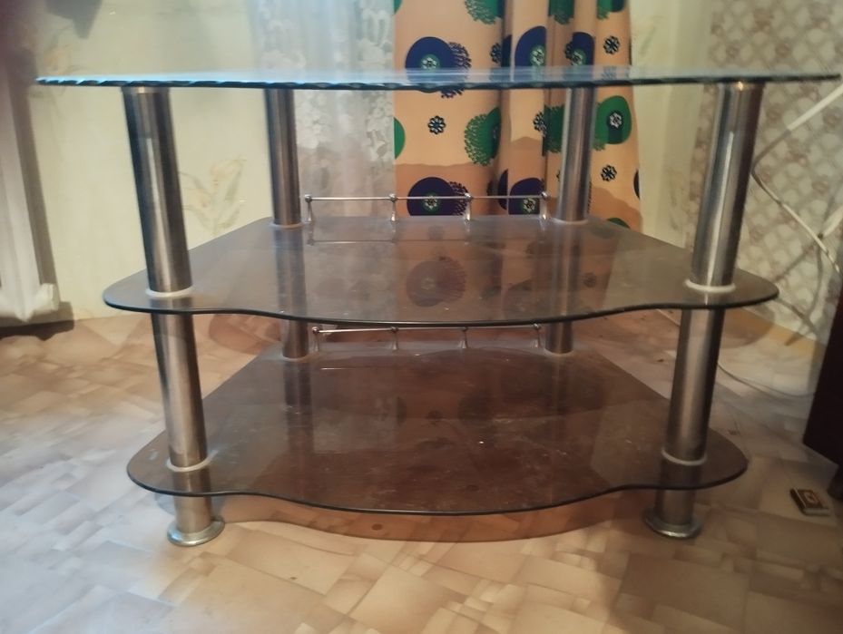 Продам стекляй стол