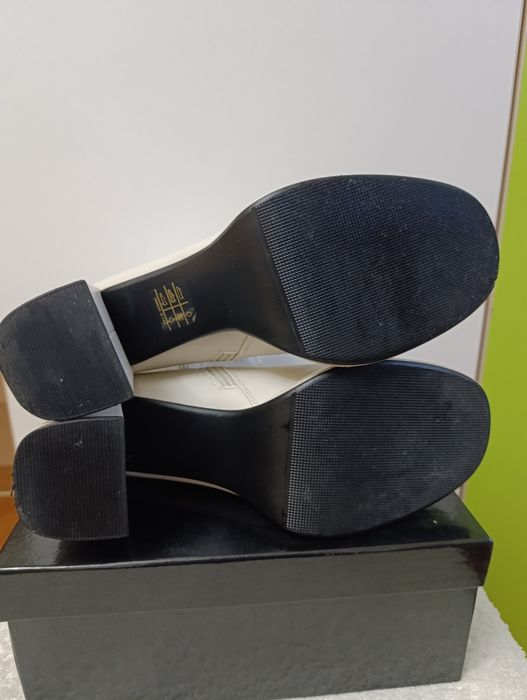 Бежови Дамски боти