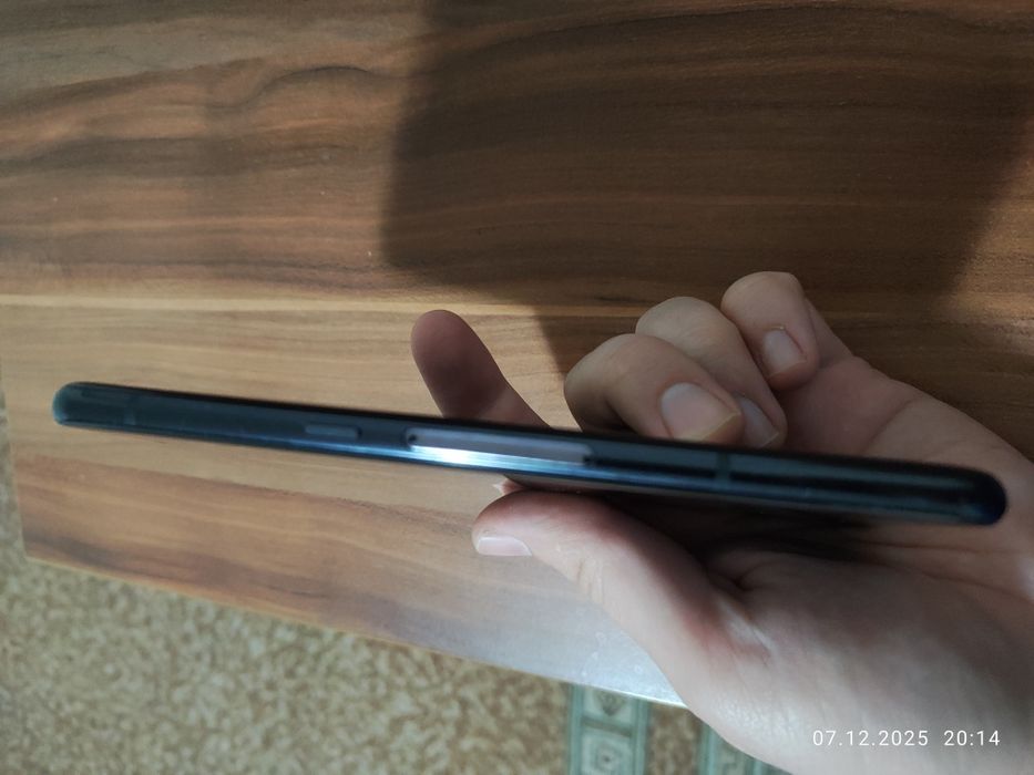 LG V50 с 2 кейса и зарядно