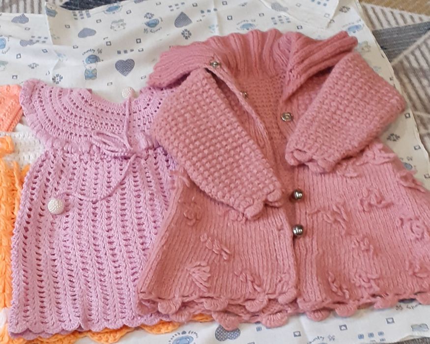 Продам вязаные вещи для девочки