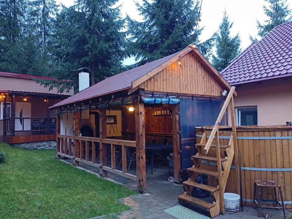 Inchiriez cabane cu ciubar pentru 12 persoane