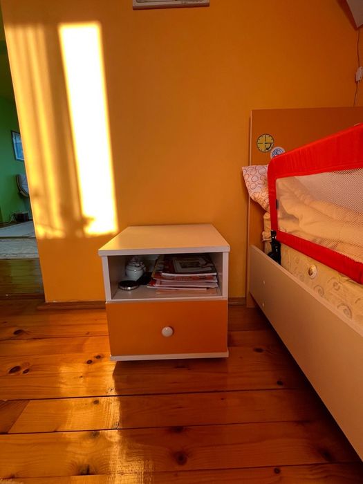 Mobila copii - birou cu biblioteca, dulap, pat cu saltea, noptiera