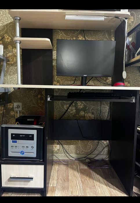 Стол компьютерный